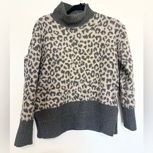 Marled turtleneck cheetah print animal sweater knit pullover size XS